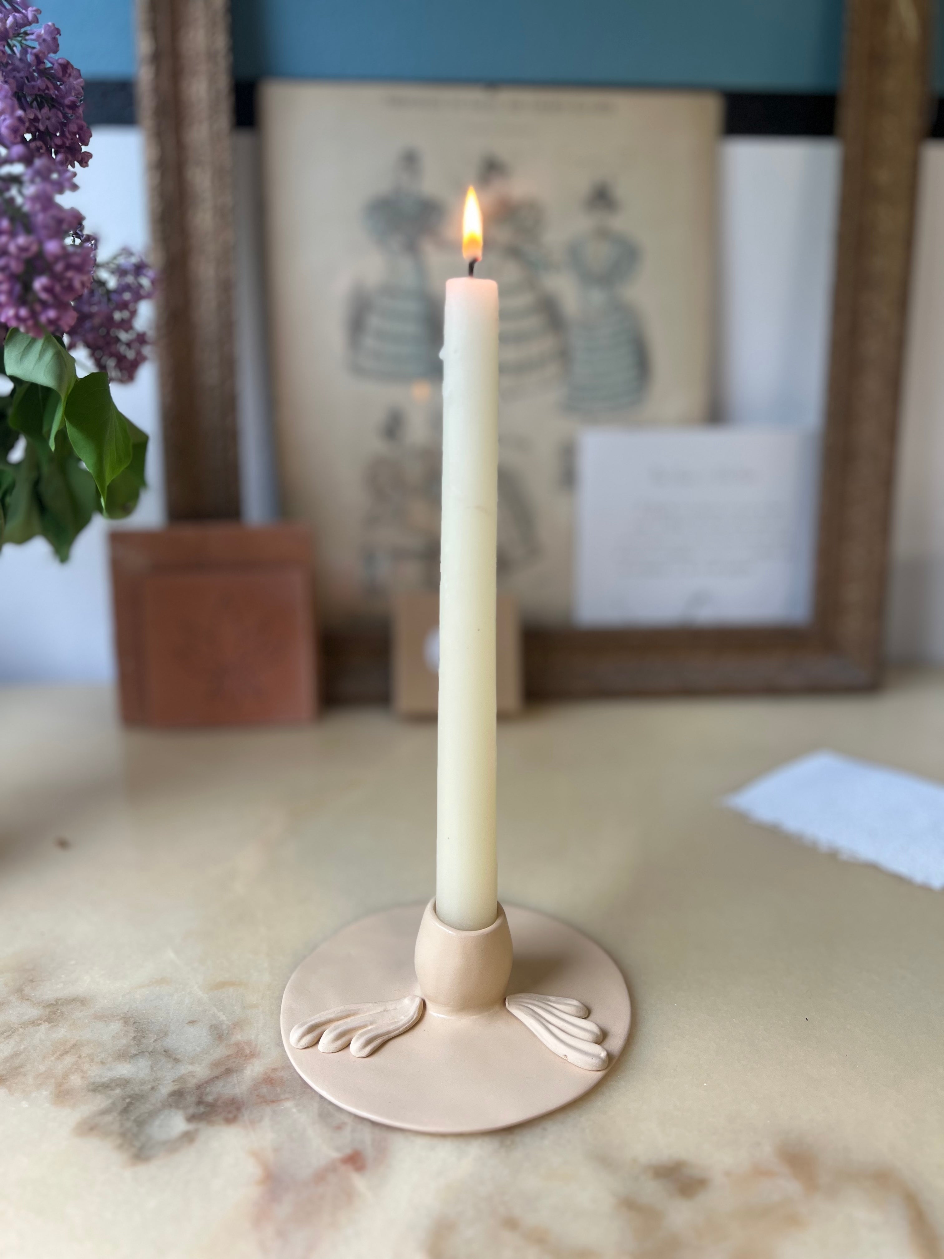 Bougeoir Nu Ailé en plâtre coloris Sable avec bougie – décoration artisanale slmobjs Nancy