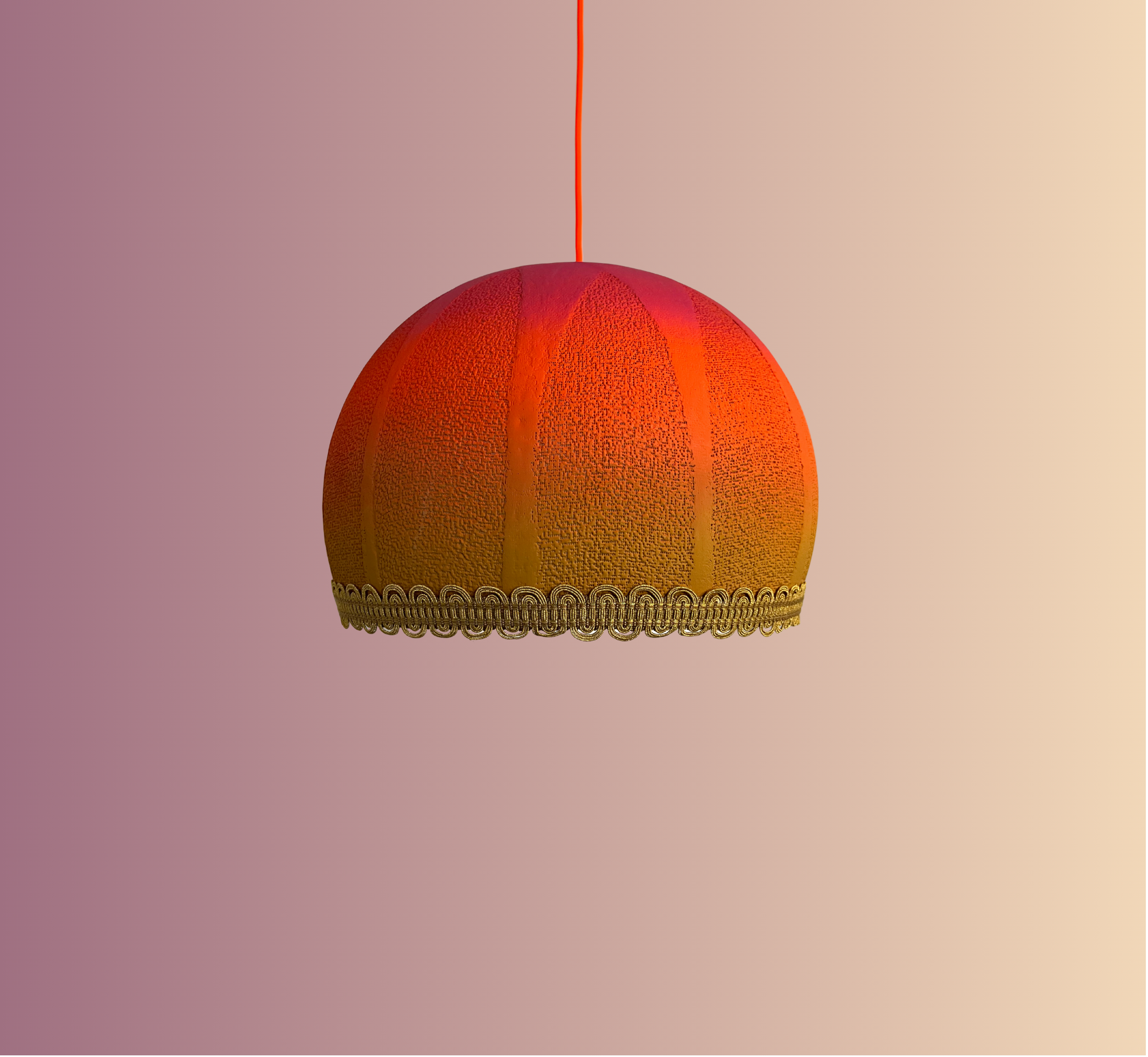 Suspension Couture Sunset M plâtre coloris Sunset avec galon doré – suspension artisanale slmobjs