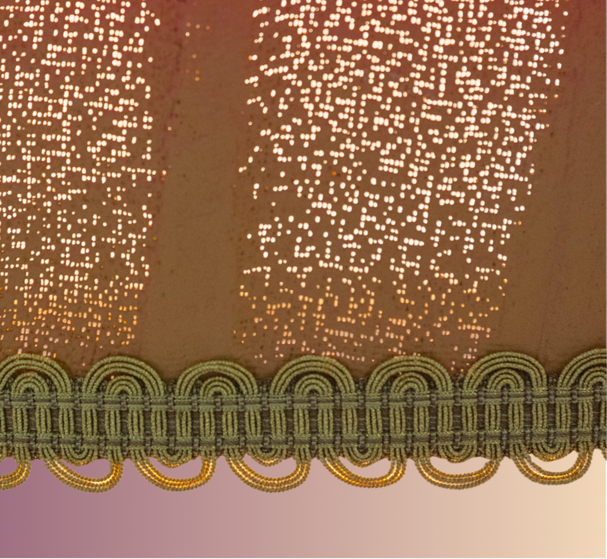 Détail galon doré Suspension Couture Sunset M – passementerie artisanale plâtre slmobjs